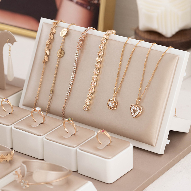 Soporte de joyería de cuero, s - Luxury Watch E Jewellery reseña y precio