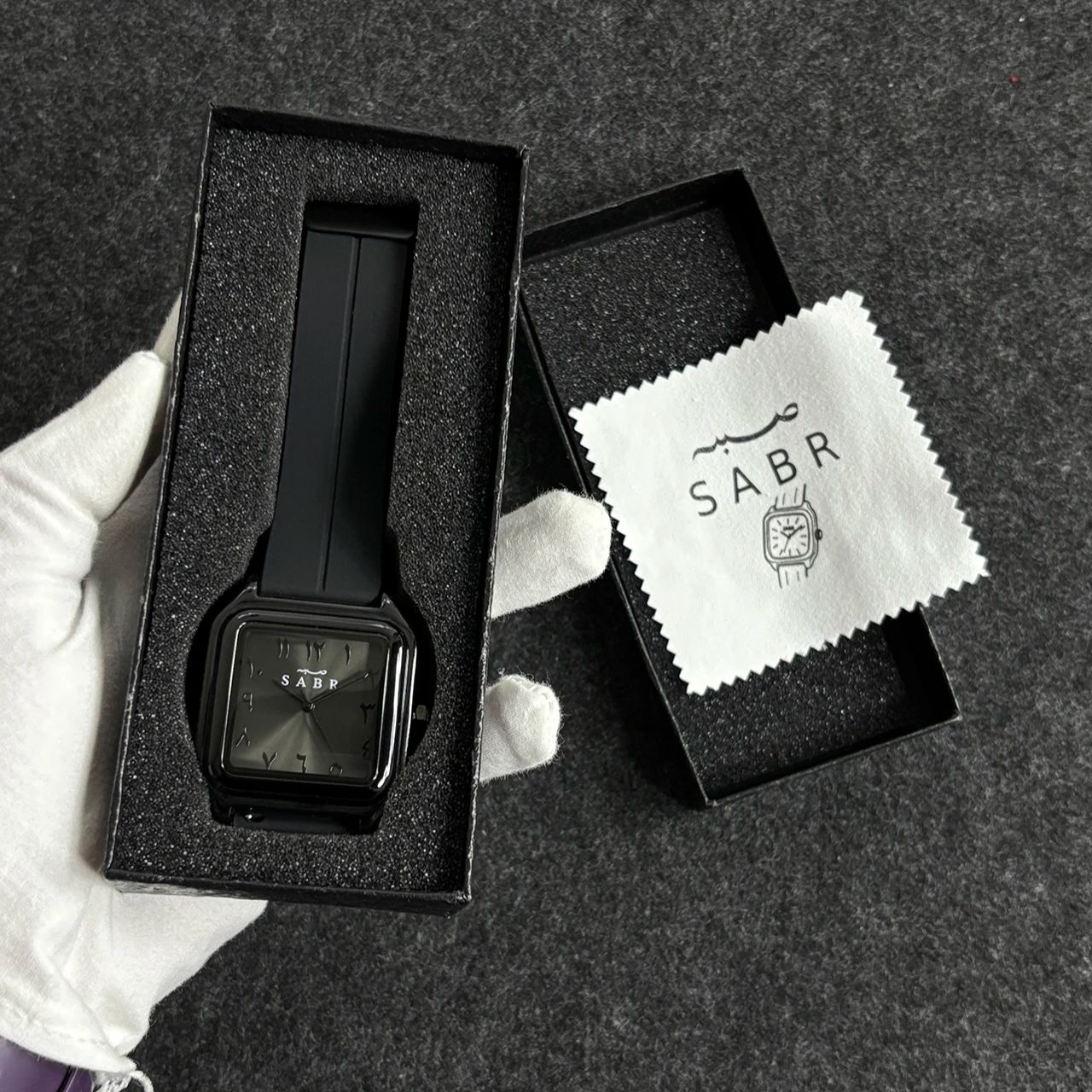 Reloj SABR con números arábigo - Luxury Watch With Rubber Strap reseña y precio