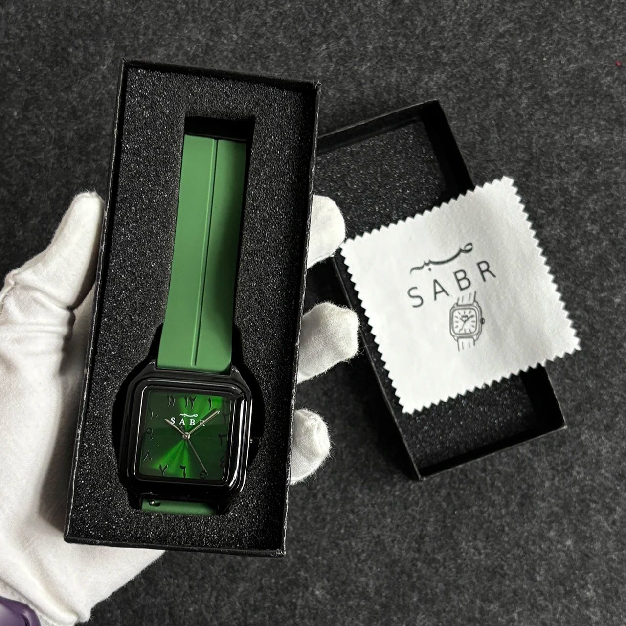 Reloj SABR con números arábigo - Luxury Watch With Rubber Strap reseña y precio